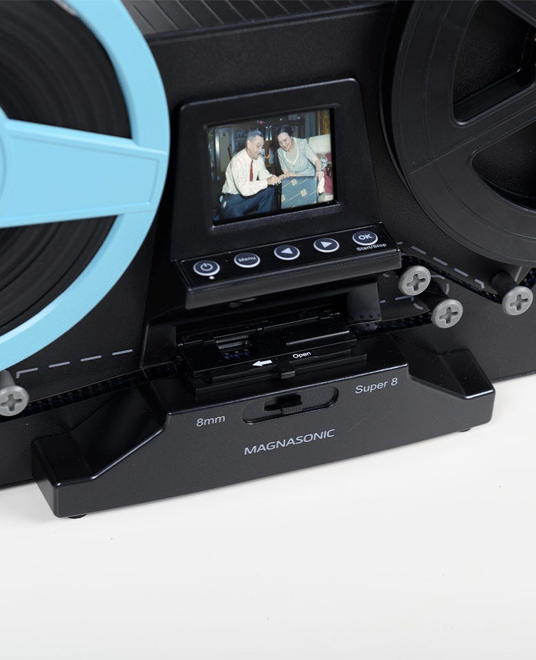 Magnasonic All-in-One Super 8/8mm Film Scanner, Converts Film into Digital  Video, Scans 3, 5 and 7 Super 8/8mm Film Reels with Bonus 32GB SD Card