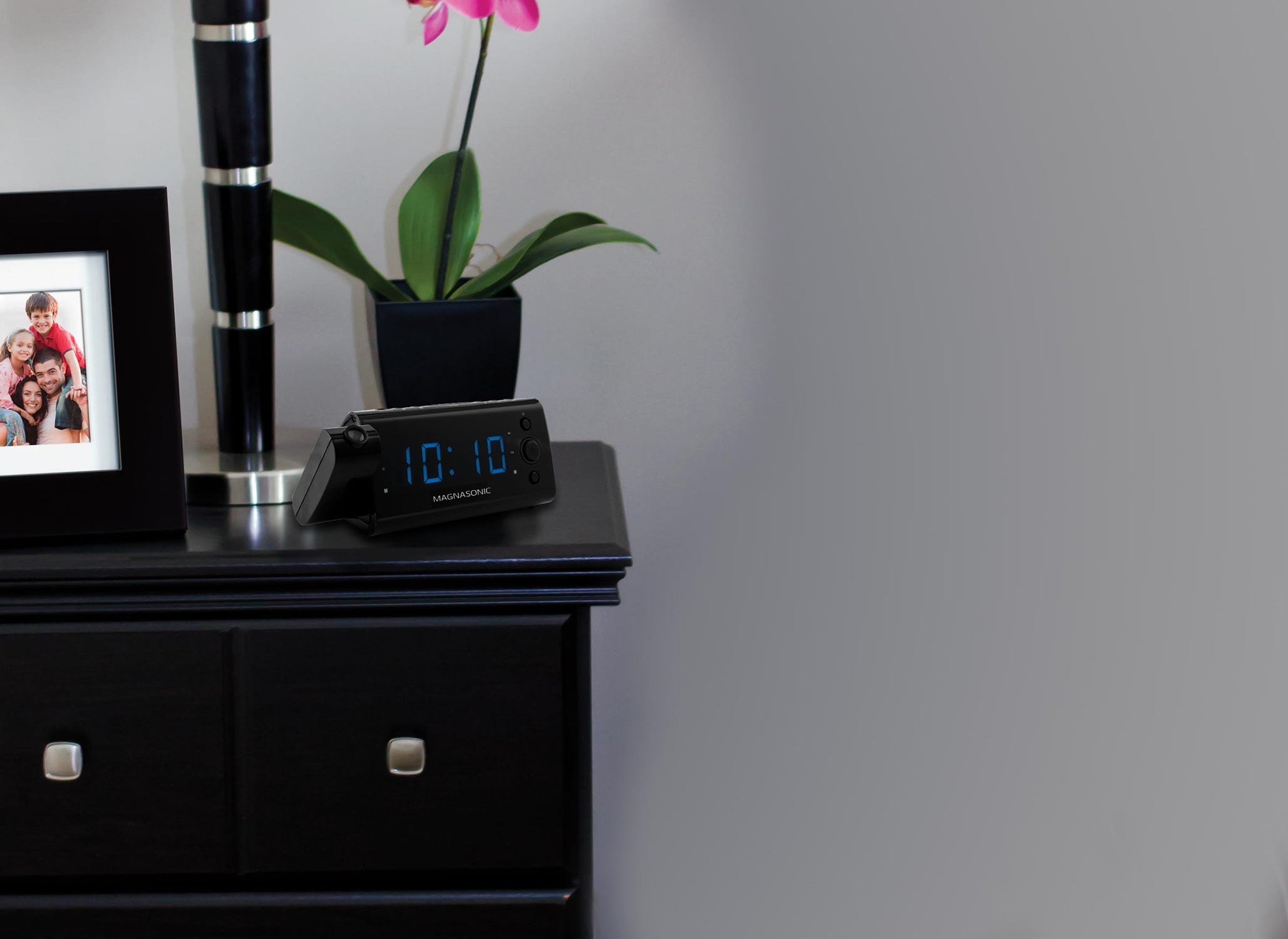USB Charging Alarm Clock Radio USB Charging Alarm Clock Radio