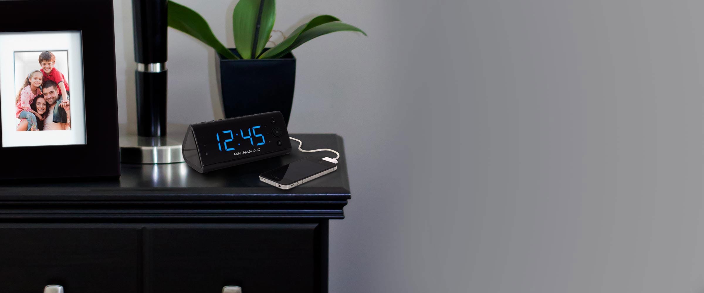 USB Charging Alarm Clock Radio